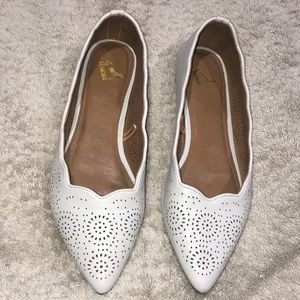Laser cut pointed toe flats